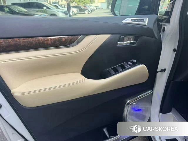 Toyota Elfa 2023 Белый из Китая, фото 5