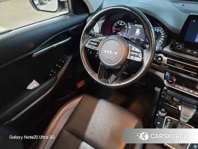 Kia Seltos 2022 Белый из Кореи, фото 5