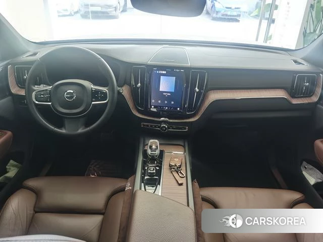 Volvo XC60 2022 Белый из Китая, фото 5