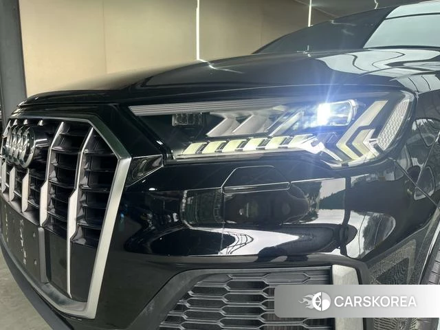 Audi Q7 2021 Черный из Китая, фото 5