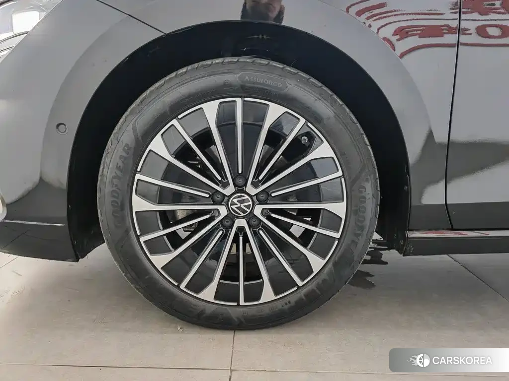 Volkswagen Magotan 2025 Черный из Китая, фото 5