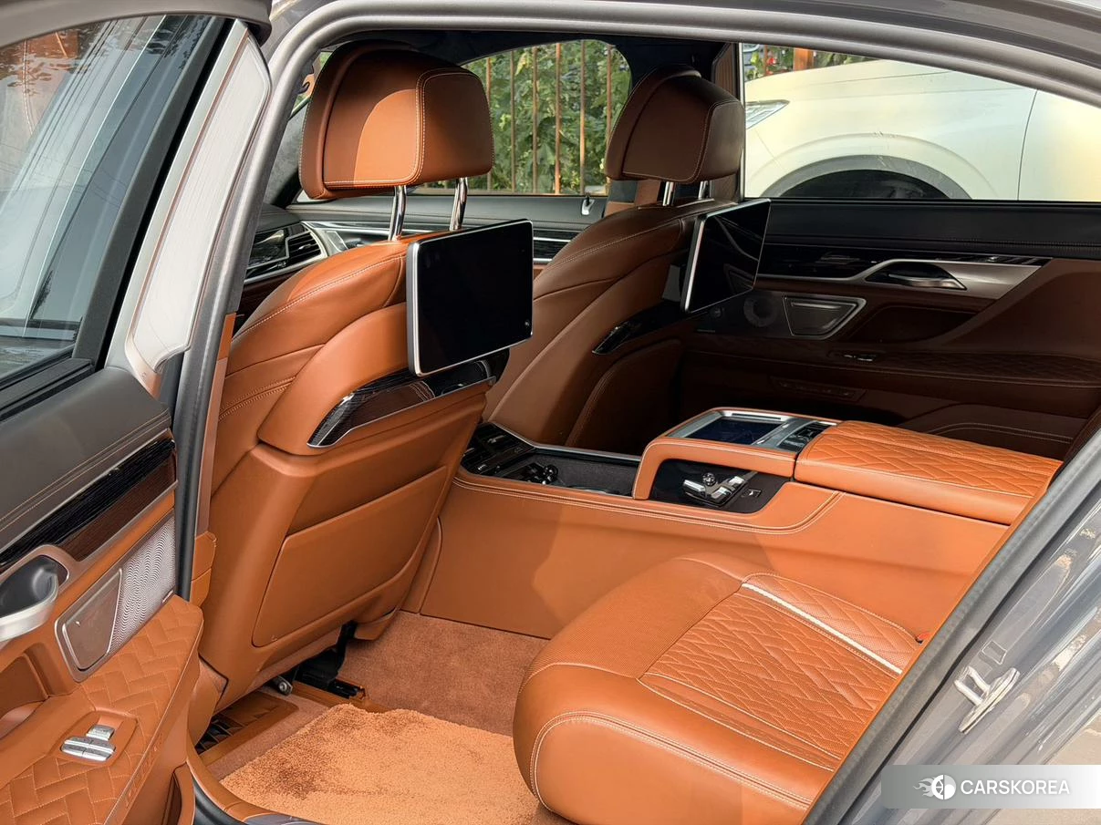 BMW 7 series 2021 Темно-серый из Китая, фото 5