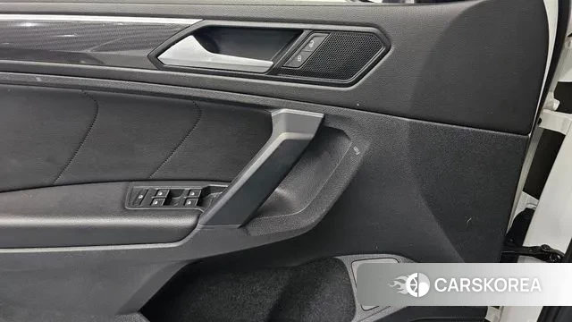 Volkswagen Tiguan second Generation 2020 Белый из Кореи, фото 5