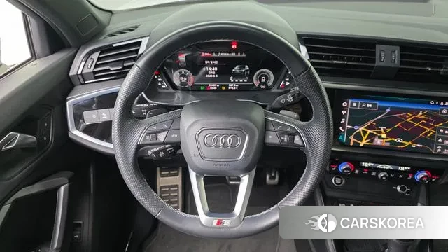 Audi Q3 (F3) 2023 Белый из Кореи, фото 5