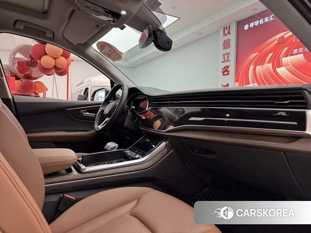 Audi Q7 2022 Черный из Китая, фото 5
