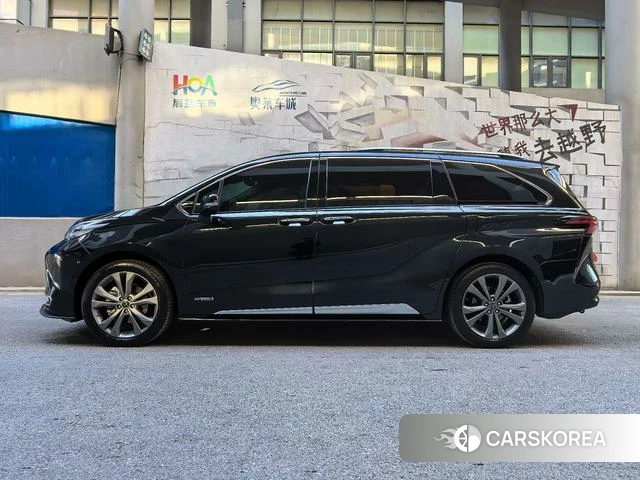 Toyota Saina 2023 Черный из Китая, фото 5