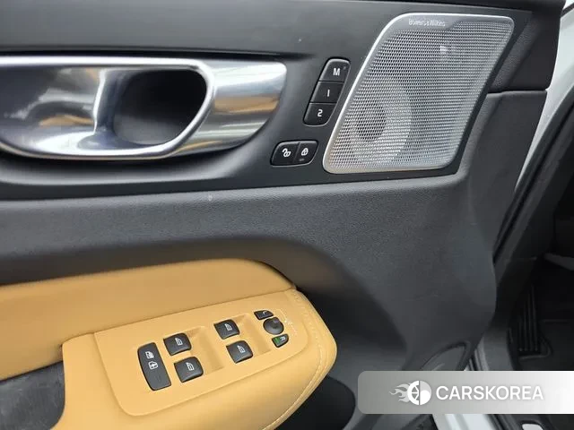 Volvo XC60 second Generation 2023 Белый из Кореи, фото 5