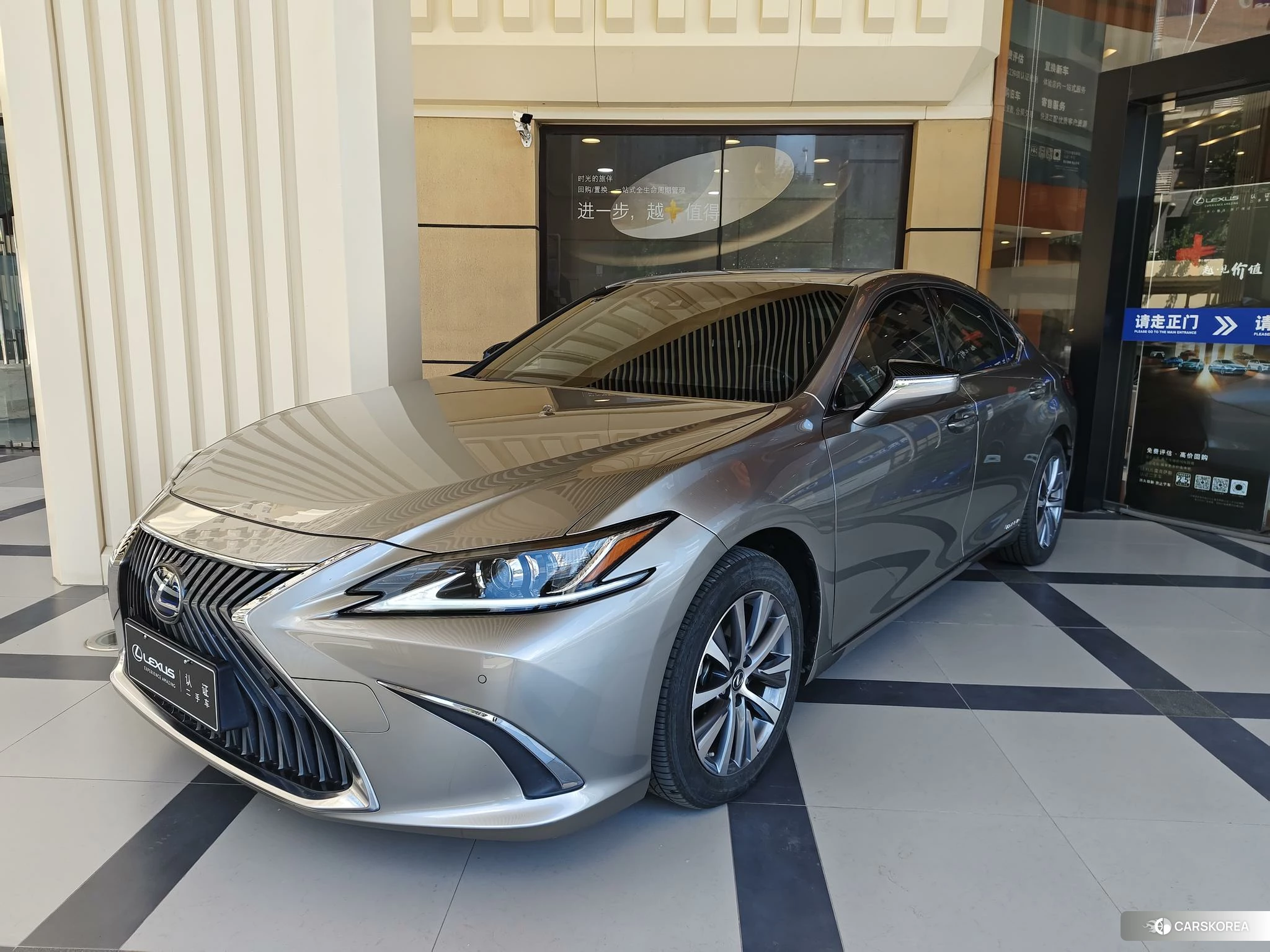 Lexus ES 2019 Серебристо-серый из Китая, фото 5