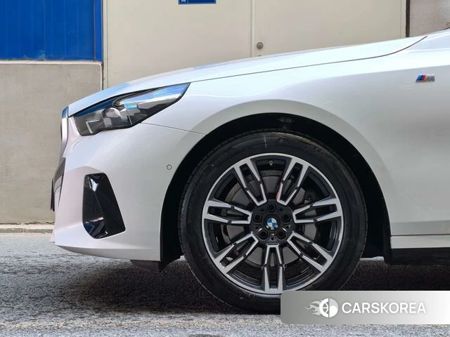 BMW 5 series 2025 Белый из Китая, фото 5