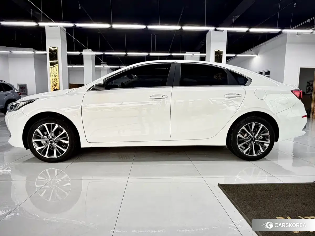 Kia K3 2022 Белый из Китая, фото 5