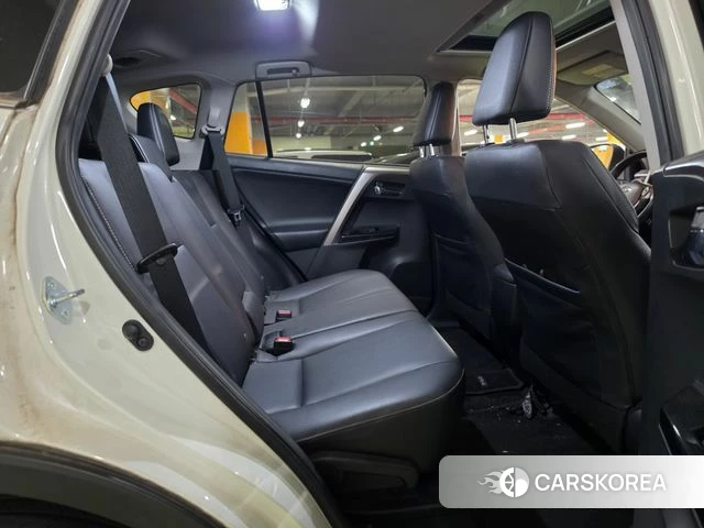 Toyota RAV4 2018 Белый из Кореи, фото 5