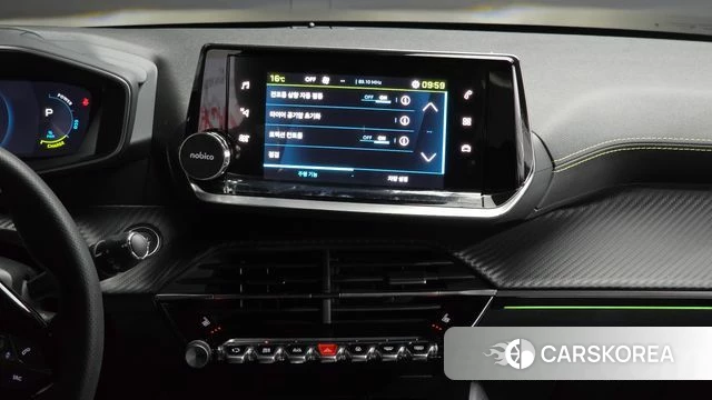 Peugeot e-208 second Generation 2023 Белый из Кореи, фото 5