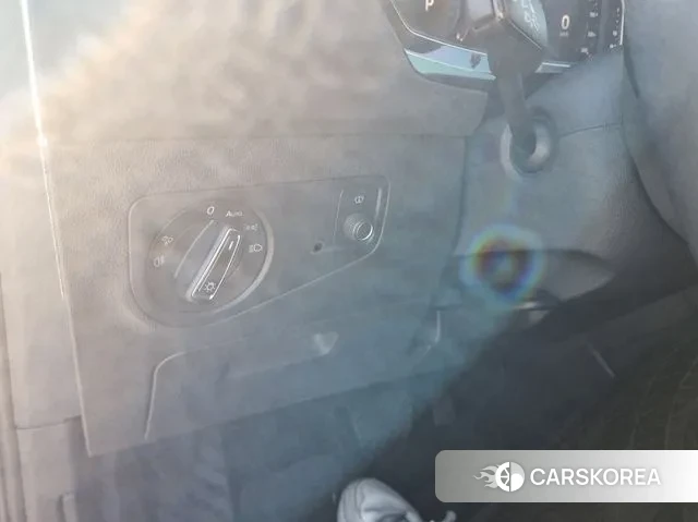 Volkswagen Tiguan second Generation 2023 Белый из Кореи, фото 5