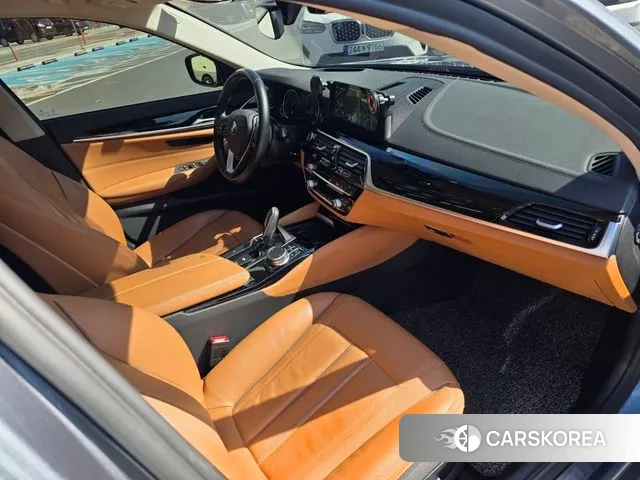 BMW 5 Series (G30) 2018 Серебристо-серый из Кореи, фото 5