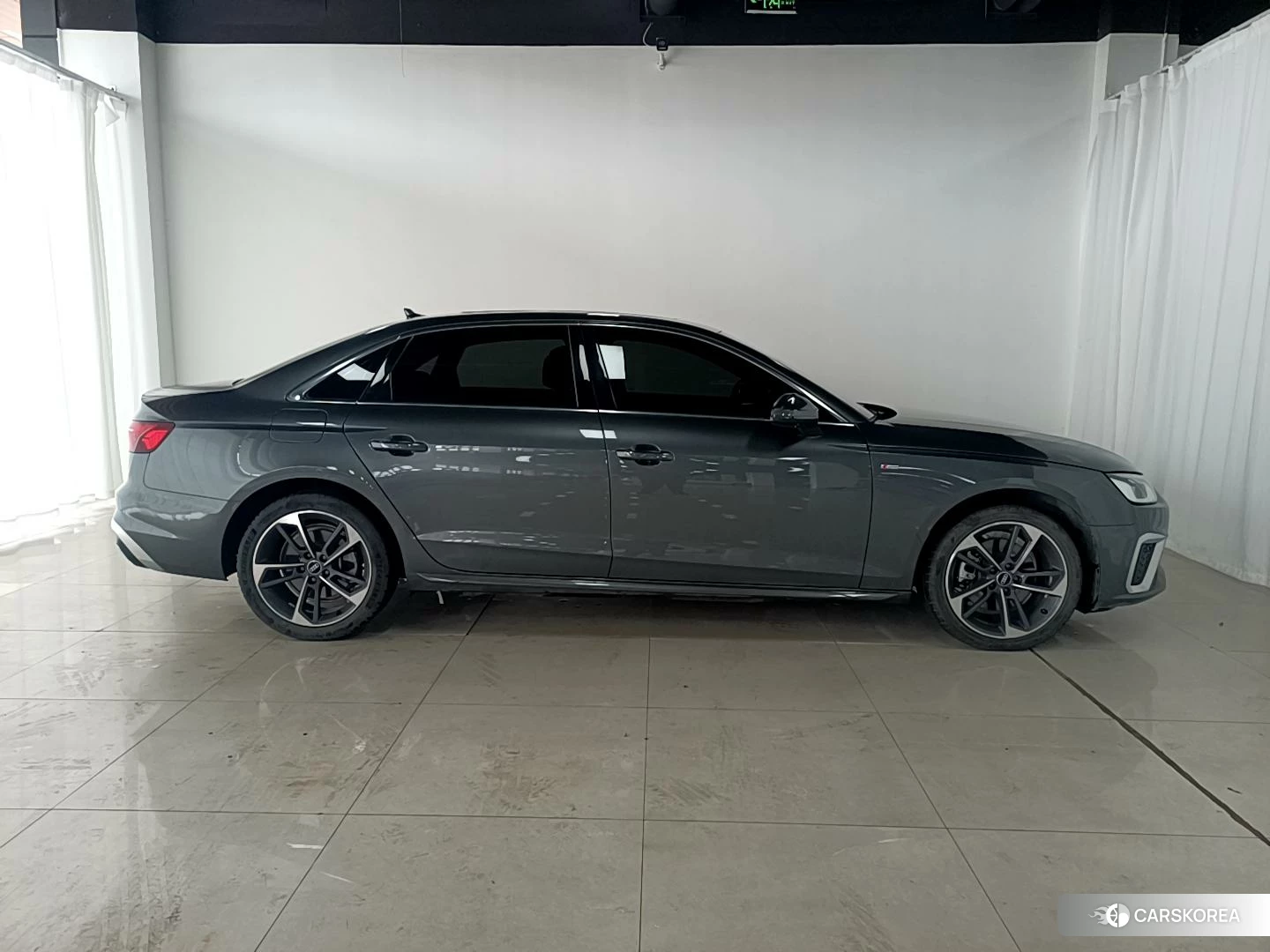 Audi A4L 2023 Темно-серый из Китая, фото 5