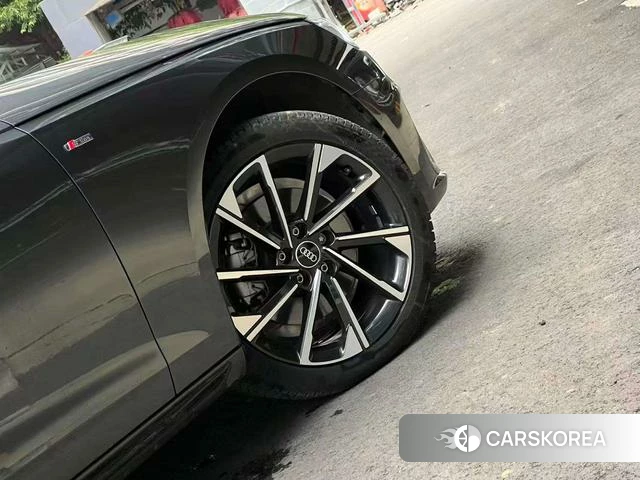 Audi A4L 2024 Темно-серый из Китая, фото 5