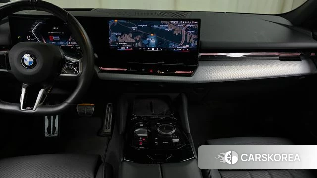BMW 5 Series (G60) 2024 Небесно-голубой из Кореи, фото 5