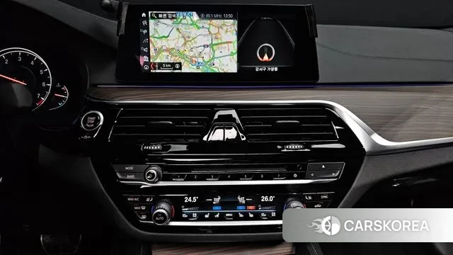 BMW 5 Series (G30) 2018 Белый из Кореи, фото 5