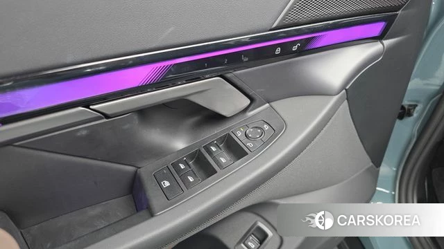 BMW 5 Series (G60) 2025 Небесно-голубой из Кореи, фото 5