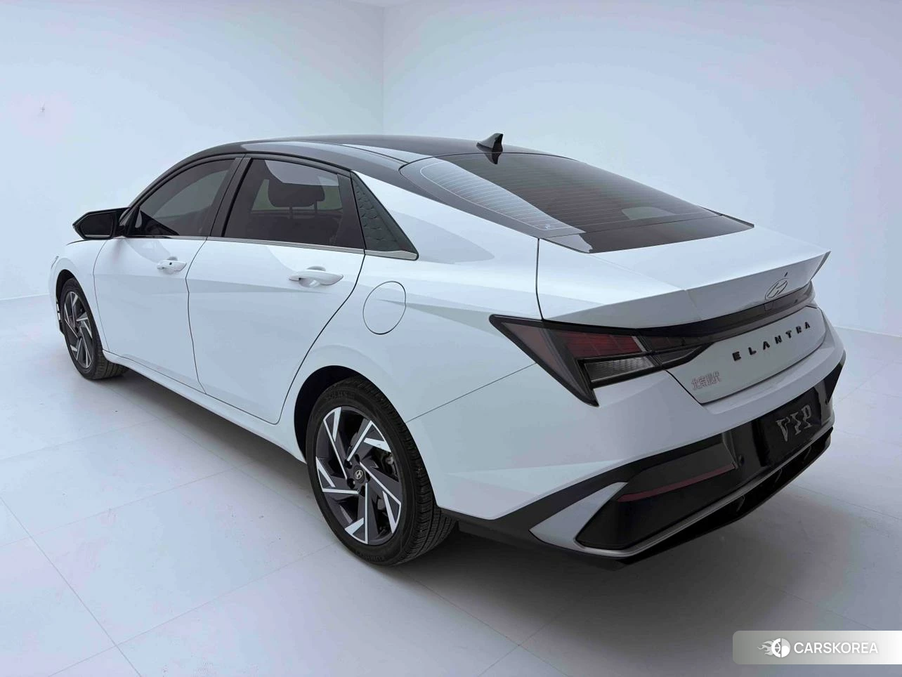 Hyundai Elantra 2023 Белый из Китая, фото 5