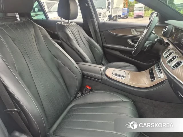 Mercedes-Benz E-Class W213 2022 Белый из Кореи, фото 5