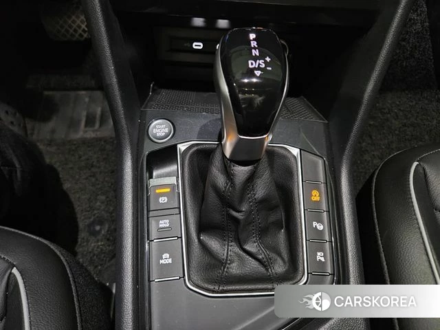 Volkswagen Tiguan second Generation 2024 Белый из Кореи, фото 5