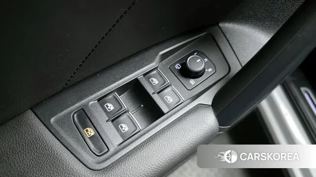 Volkswagen Tiguan second Generation 2023 Белый из Кореи, фото 5