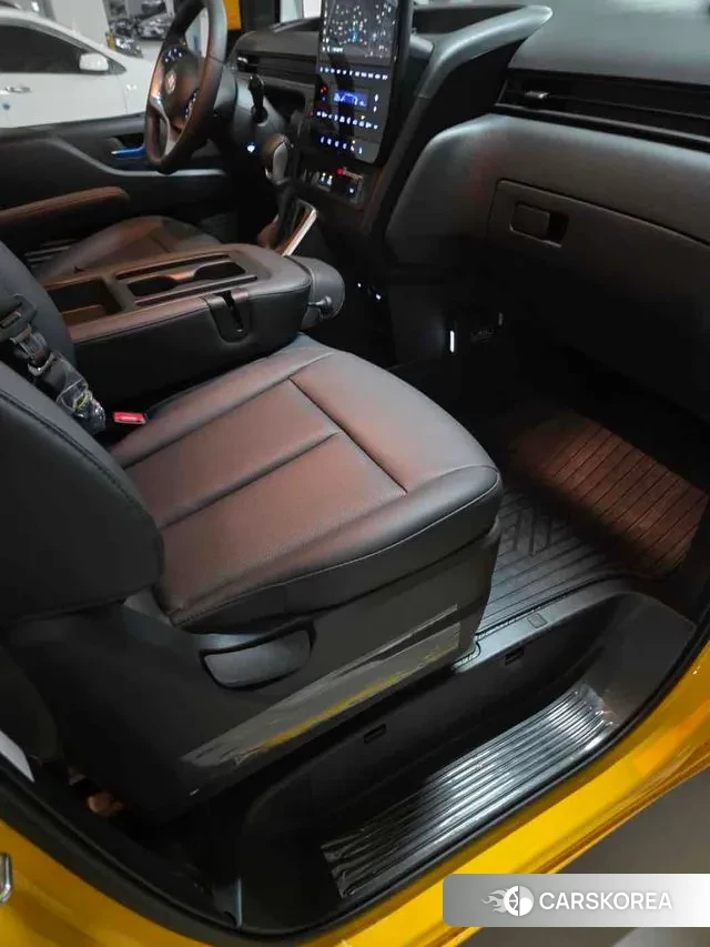 Hyundai Staria 2025 Желтый из Кореи, фото 5