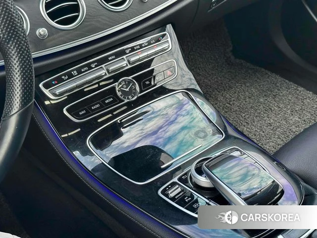 Mercedes-Benz E-Class W213 2018 Белый из Кореи, фото 5