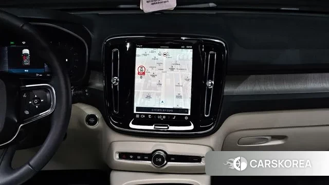 Volvo XC40 2023 Черный из Кореи, фото 5