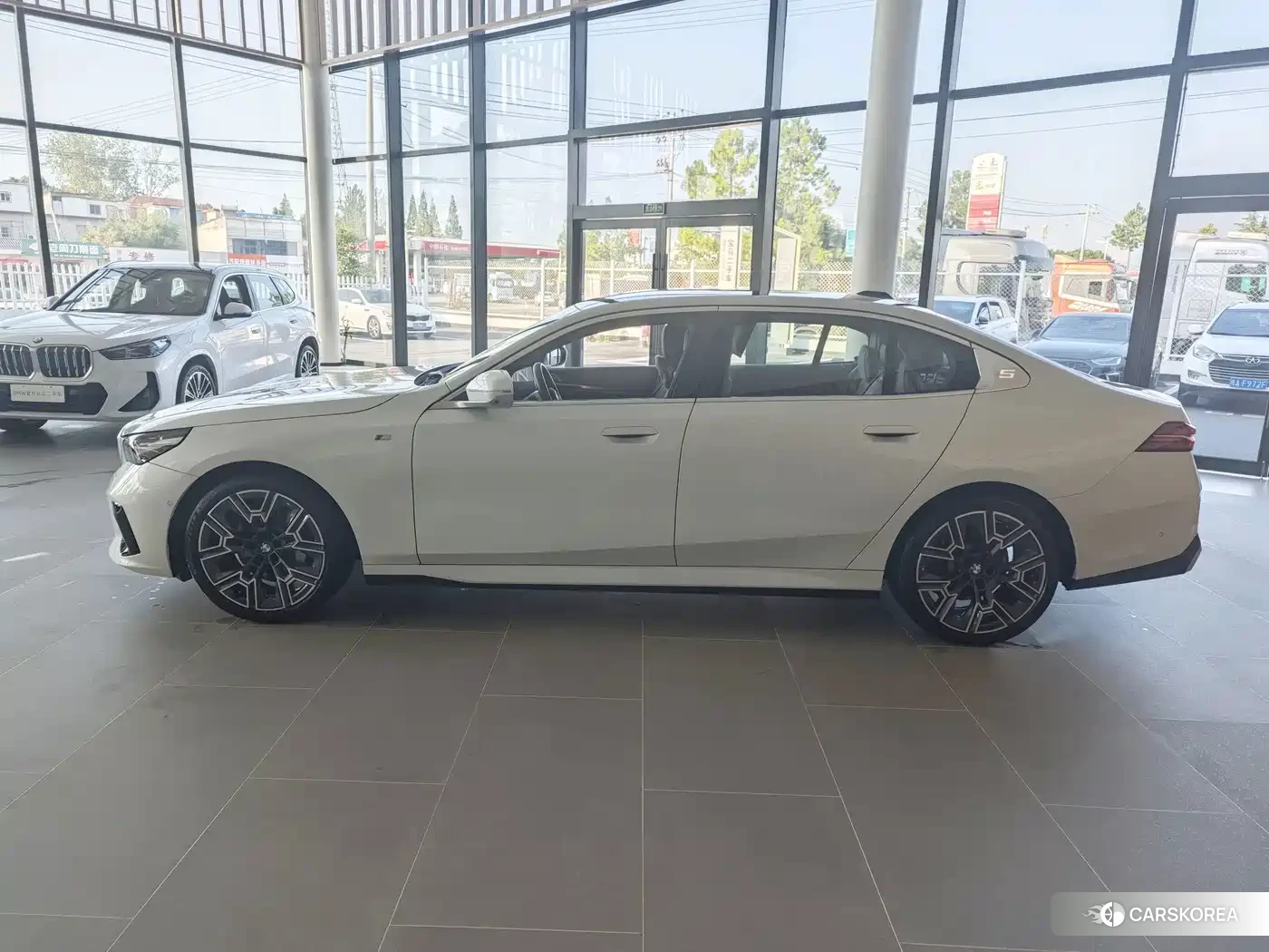 BMW 5 series 2025 Белый из Китая, фото 5