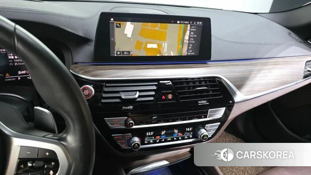 BMW 5 Series (G30) 2020 Белый из Кореи, фото 5