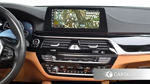 BMW 5 Series (G30) 2018 Белый из Кореи, фото 5