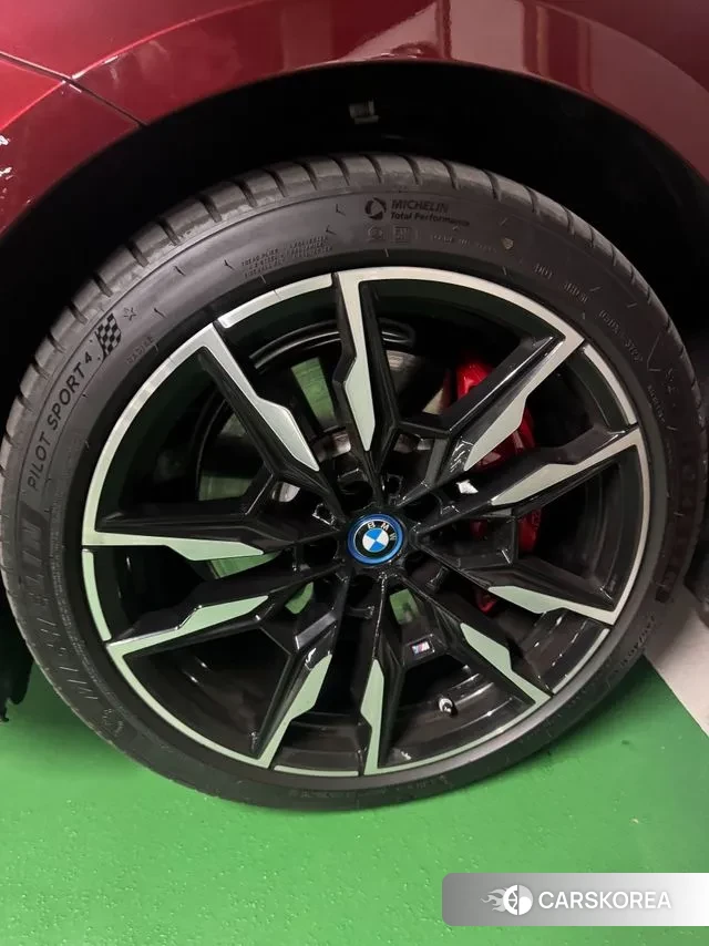 BMW i4 2024 Красный из Кореи, фото 5