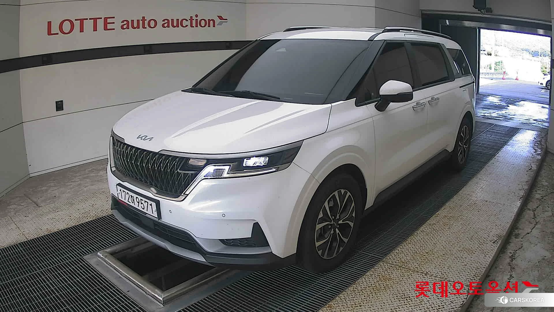 Kia Carnival 2023 Snow White Pearl (optional) из Кореи, фото 5