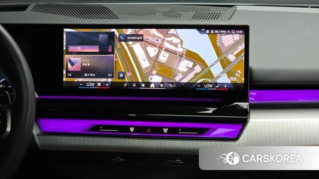 BMW 5 Series (G60) 2024 Светло-серебряный цвет из Кореи, фото 5