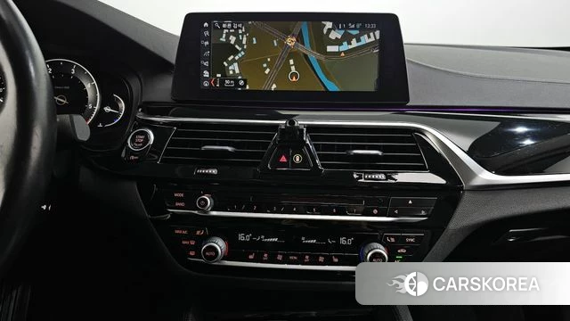 BMW 5 Series (G30) 2018 Белый из Кореи, фото 5