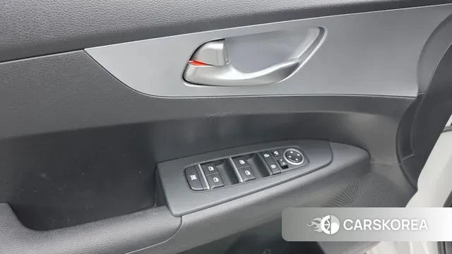 Kia The New K3 2nd generation 2021 Белый из Кореи, фото 5