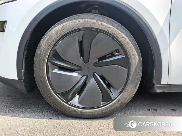 Tesla Model Y 2025 Белый из Китая, фото 5