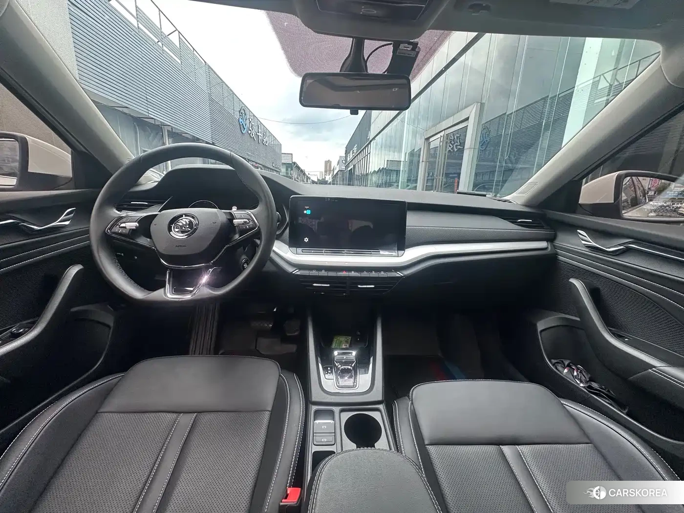 Skoda Octavia 2023 Белый из Китая, фото 5