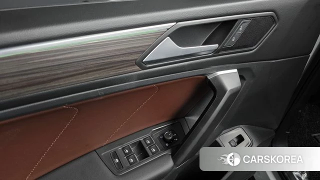 Volkswagen Tiguan Allspace 2024 Белый из Кореи, фото 5