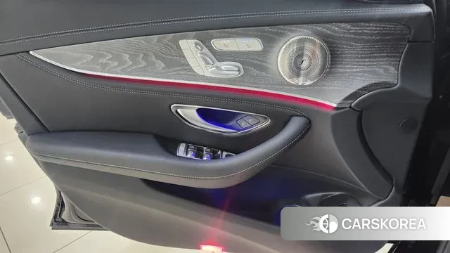 Mercedes-Benz E-Class W213 2023 Черный из Кореи, фото 5