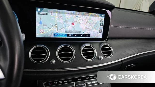 Mercedes-Benz E-Class W213 2022 Белый из Кореи, фото 5