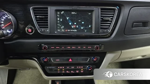 Kia The New Carnival 2018 Серебряный из Кореи, фото 5