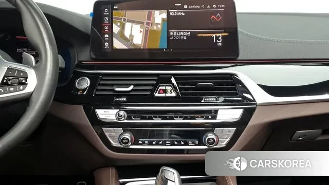 BMW 5 Series (G30) 2022 Белый из Кореи, фото 5