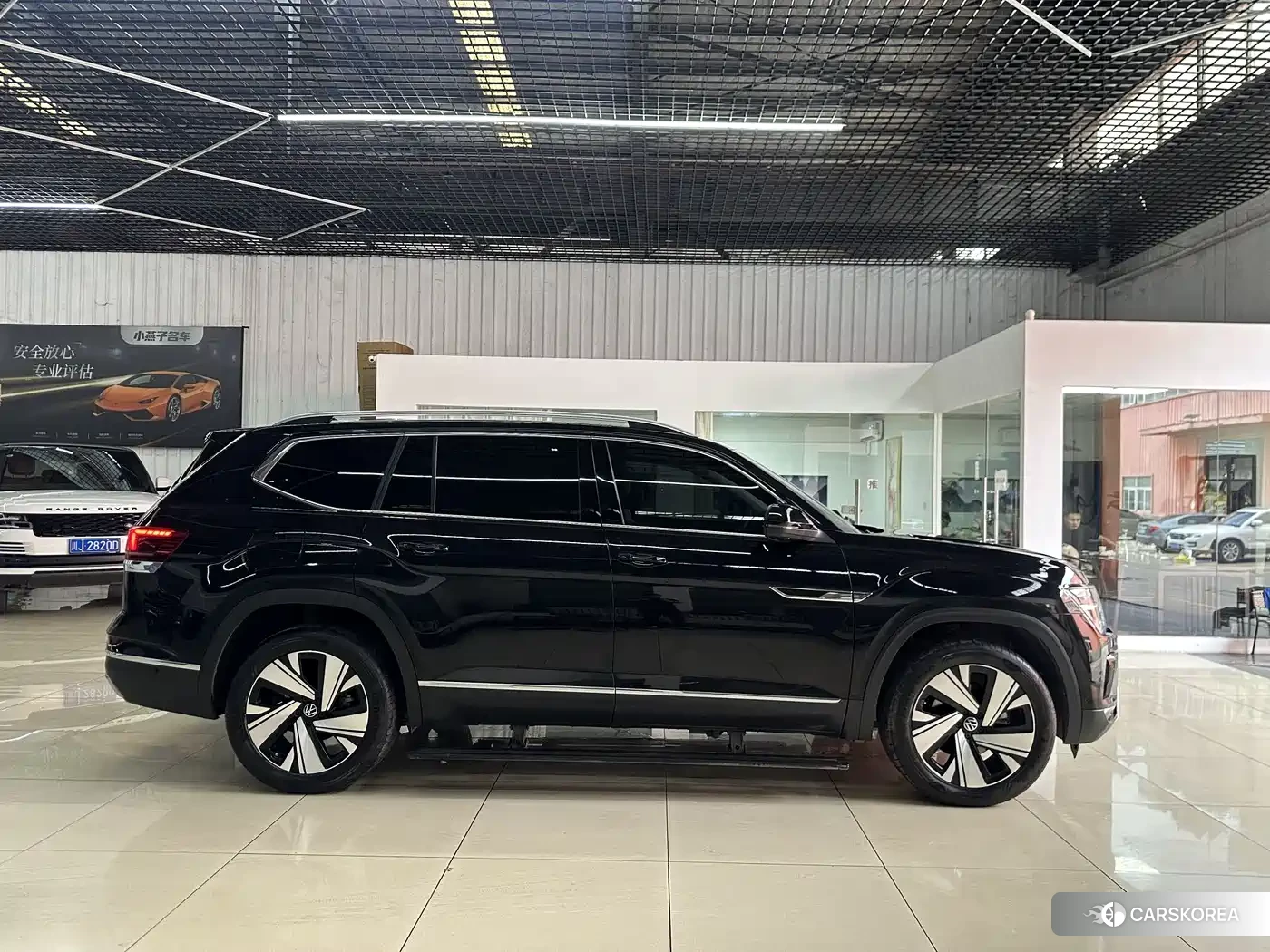 Volkswagen Touareg 2023 Черный из Китая, фото 5
