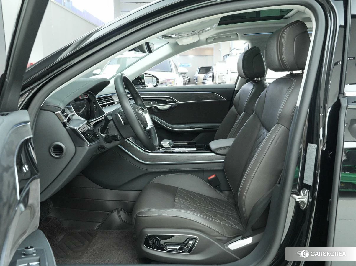 Audi A8 2023 Черный из Китая, фото 5