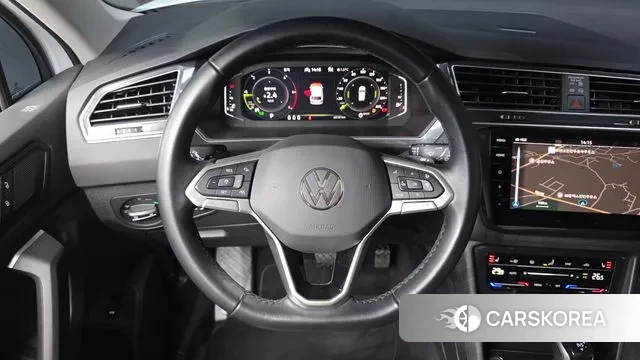 Volkswagen Tiguan second Generation 2023 Белый из Кореи, фото 5