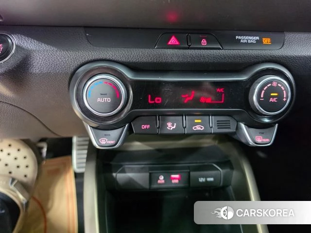 Kia Stonic 2018 Белый из Кореи, фото 5