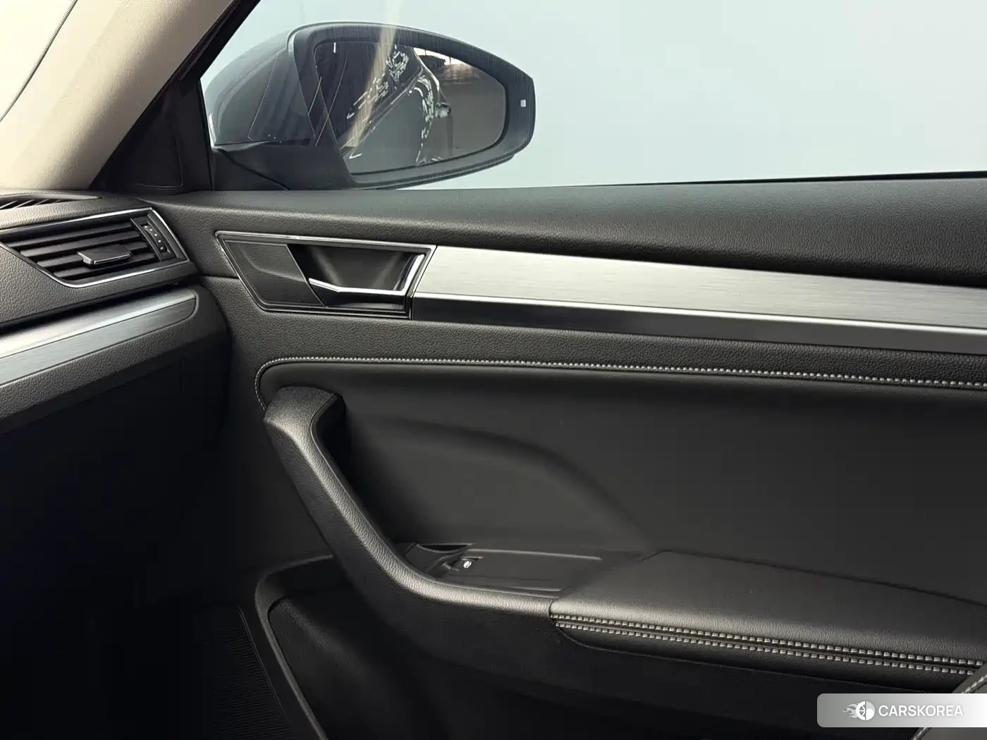 Skoda Superb 2023 Silver/gray из Китая, фото 5